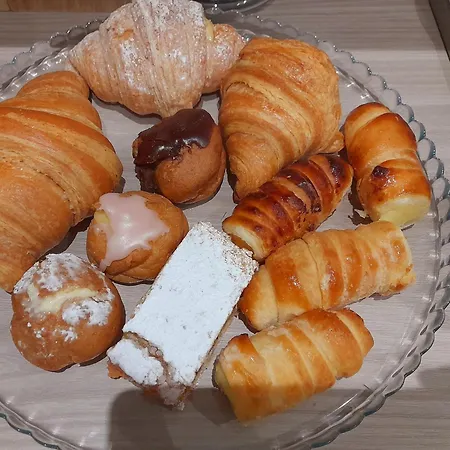 Meuble' 21 Di Anna Πανσιόν Ρέτζιο Εμίλια